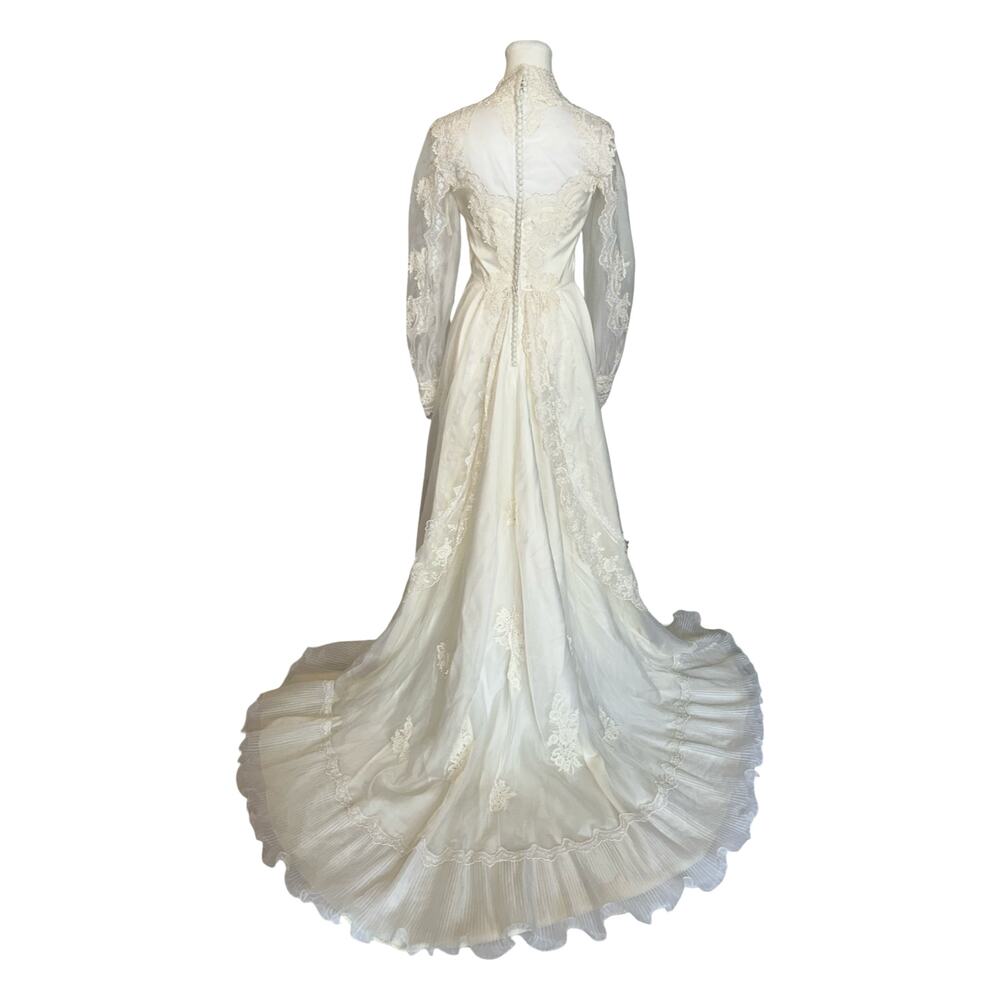 Stunning True Vintage Late 60s/Early 70s Wedding Dress